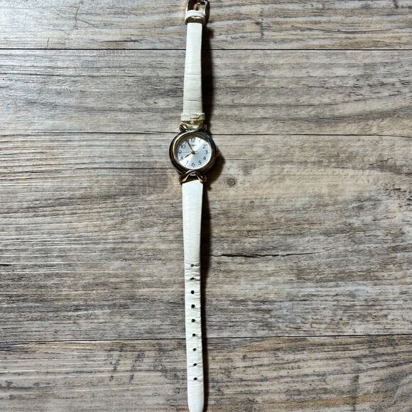 Vintage Watch Timex Leather Strap White Small Round Antique Women's - Picture 2 of 7